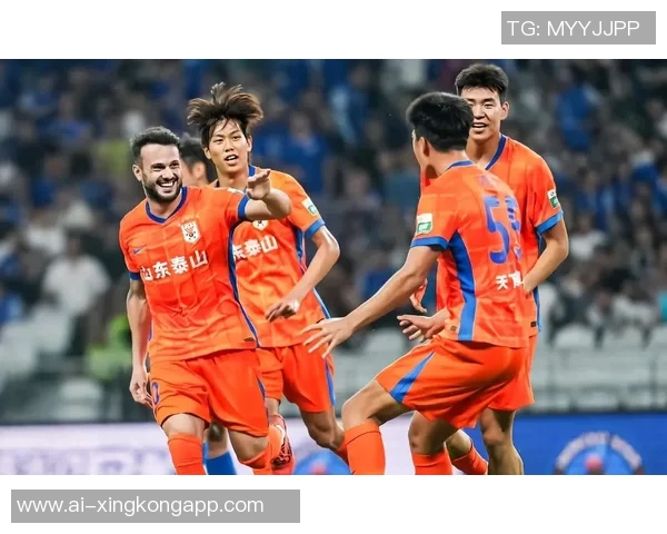 黄政宇凌空破门激情滑跪庆祝迎来泰山生涯第二球精彩瞬间