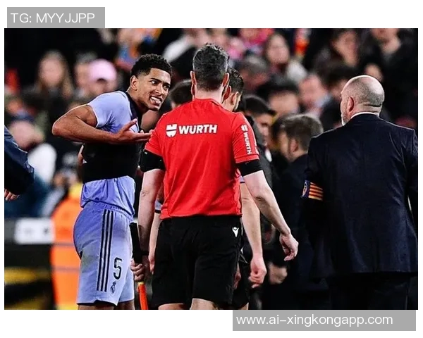 科贝尔失误致小贝林厄姆被断球后红牌离场引发争议