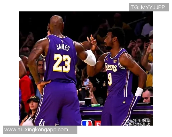 湖人无中锋阵容逆袭独行侠最后9分38秒狂胜19分展现强大实力